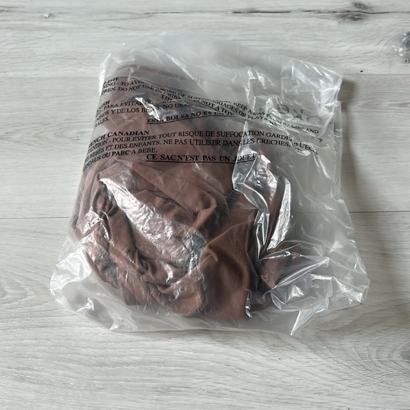 Naked wardrobe Scoop That Butter Cutout Crop Top In‎ mocha Small New With Tags - Picture 3 of 4